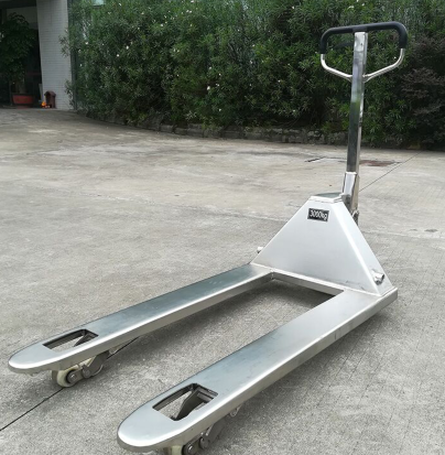 手動液壓搬運(yùn)車需要多大的人力打壓作用力