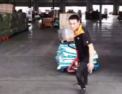 條件差的地面，該怎么使用手動液壓搬運(yùn)車